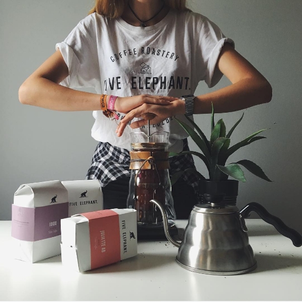 Dvigubo stiklo kavinukas Hario Cafe Press, 400ml